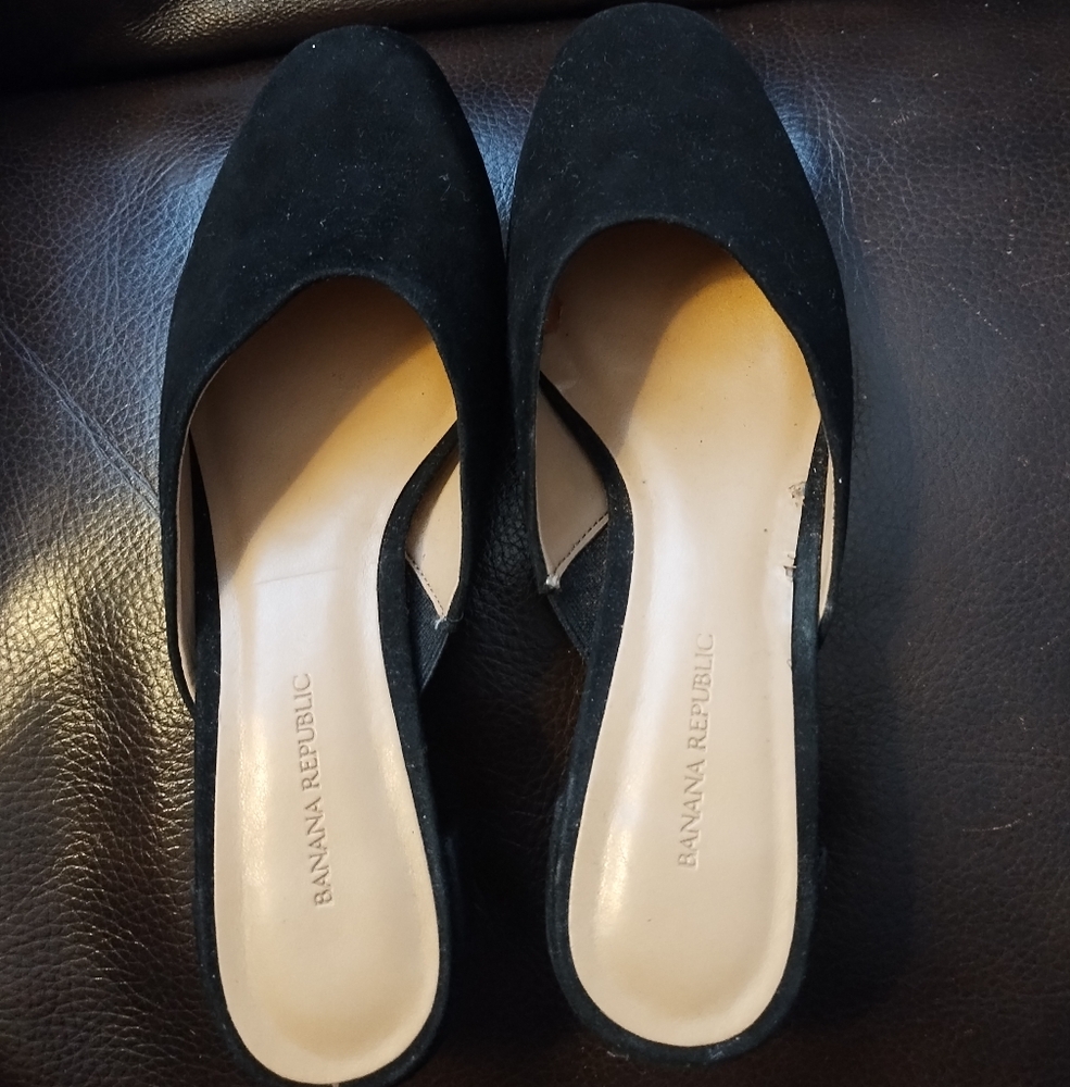 Banana Republic Open Back Heel in Suede Black